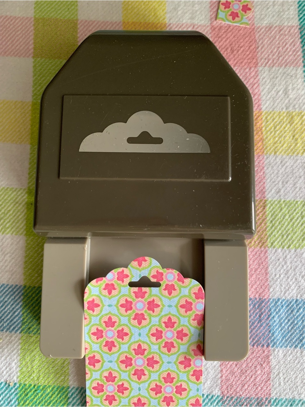 Stampin' Up! Fancy Tag Topper Punch. Works great 👍